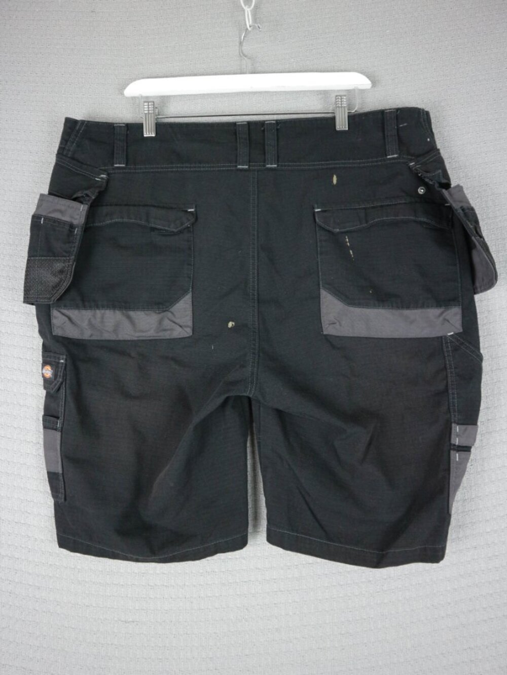 Dickies Utility Cargo Workwear Shorts Mens Size 40W Distressed - Picture 2 of 8
